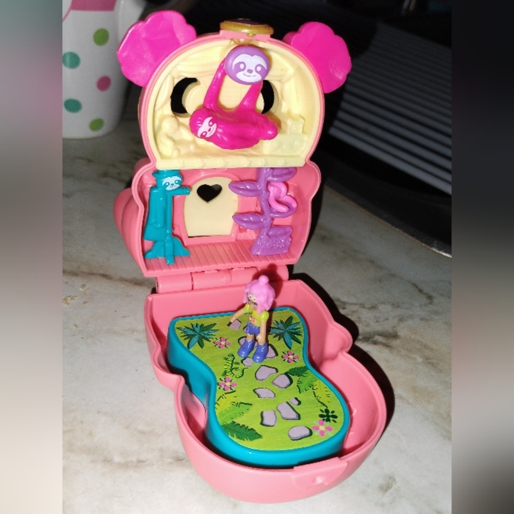 Polly Pocket Flip and Find Sloth Compact Playset